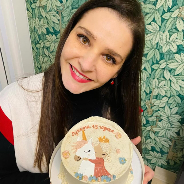 Глафира Тарханова впервые привела дочку в театр на премьеру