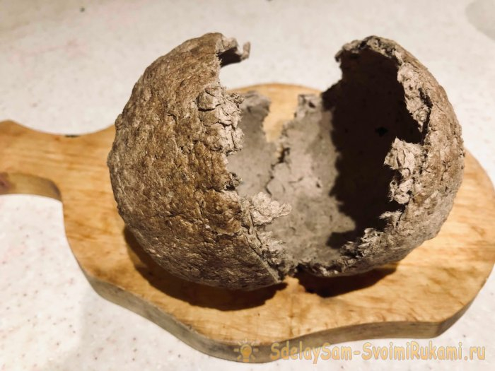 Ёлочный шар из упаковки от яиц