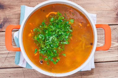 Рассольник классический с перловкой и солеными огурцами