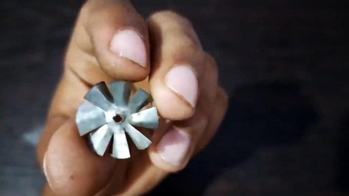 Как сделать мини реактивный двигатель с питанием от USB и зажигалки