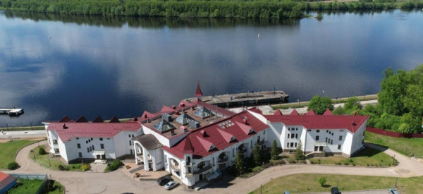 Отель в Угличе решили продавать с дополнительным земельным участком