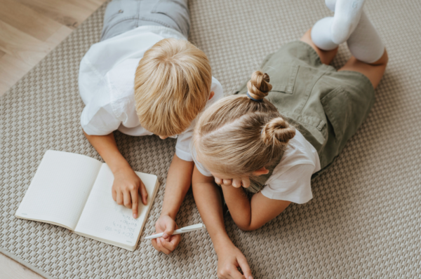 Как обстановка в семье связана с адаптацией ребенка к школе: объясняют психологи, а также дают рекомендации для мам и пап