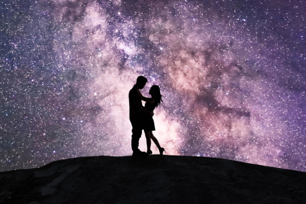 Каким двум знакам зодиака снесет голову от любви в канун Нового года