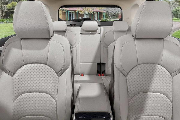 Обновлён кроссовер MG Hector, брат Chevrolet Captiva: пока без дизеля