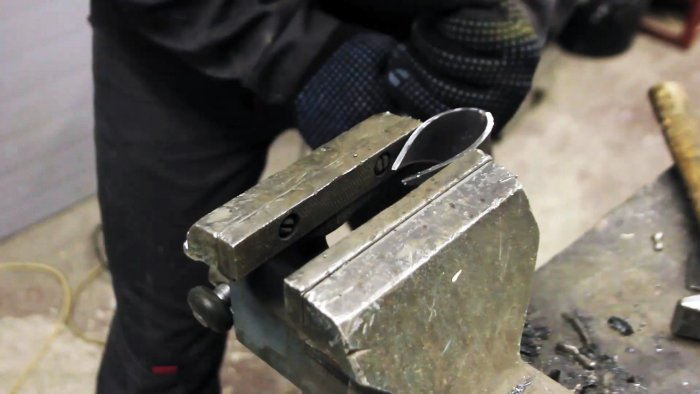 Как сделать топор &laquo;наоборот&raquo;