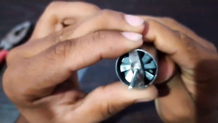 Как сделать мини реактивный двигатель с питанием от USB и зажигалки