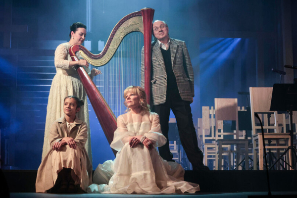 На сцене весь &laquo;Ленком&raquo;: Панков представил свой первый спектакль в качестве худрука