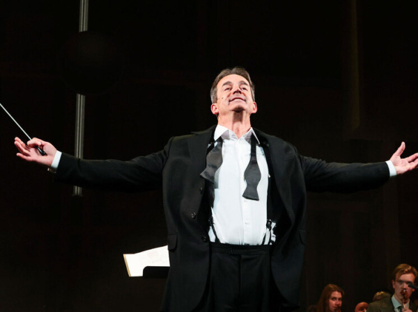 На сцене весь &laquo;Ленком&raquo;: Панков представил свой первый спектакль в качестве худрука