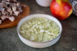 Селедка под шубой с яблоками