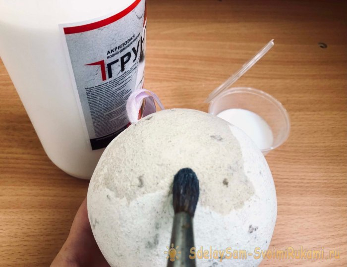 Ёлочный шар из упаковки от яиц