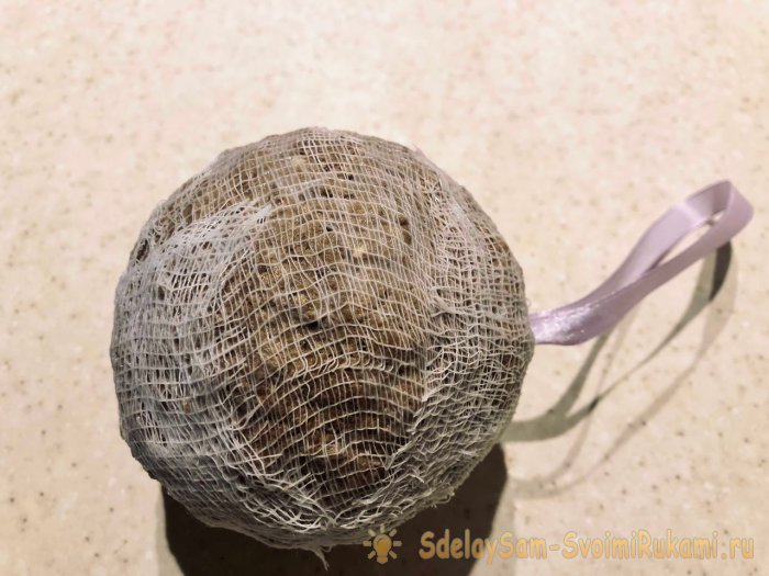 Ёлочный шар из упаковки от яиц