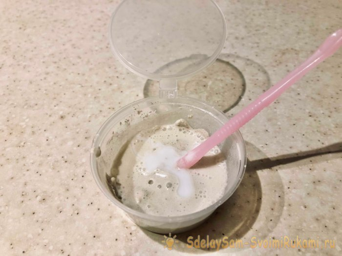 Ёлочный шар из упаковки от яиц