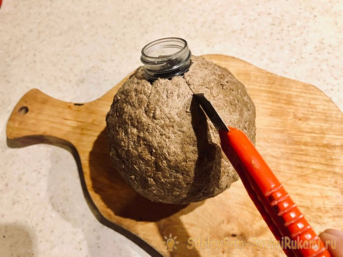 Ёлочный шар из упаковки от яиц