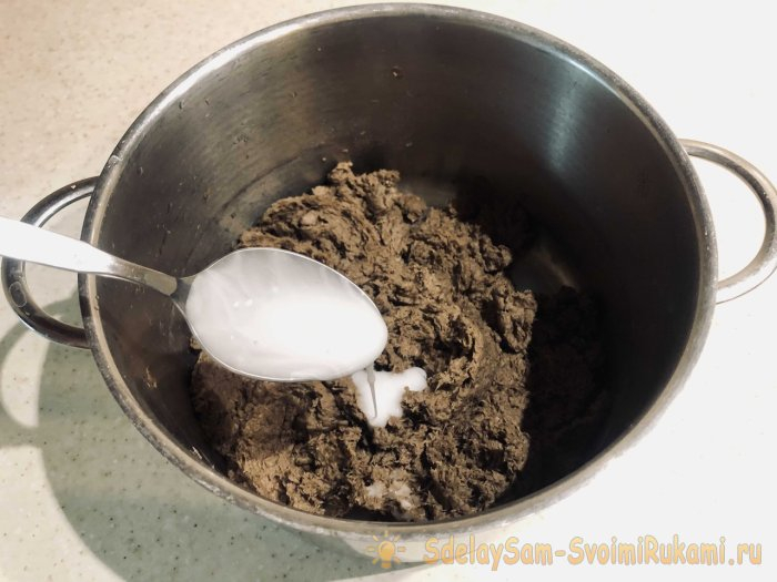 Ёлочный шар из упаковки от яиц