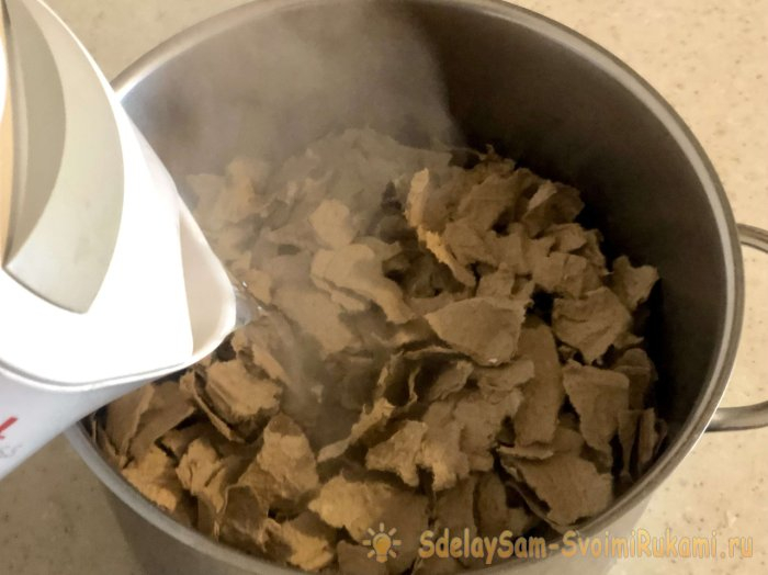 Ёлочный шар из упаковки от яиц