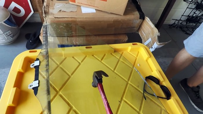 Эксперимент: кусочек свечи легко разбивает то, что не разобьет молоток