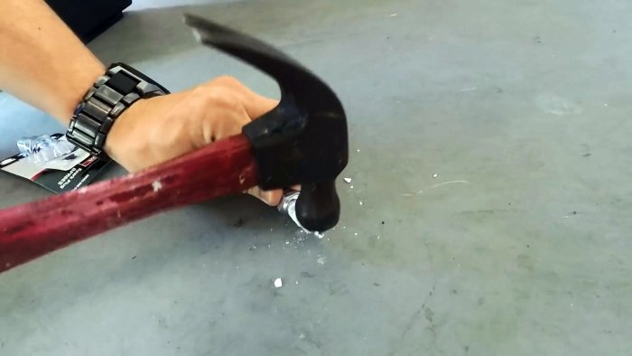 Эксперимент: кусочек свечи легко разбивает то, что не разобьет молоток