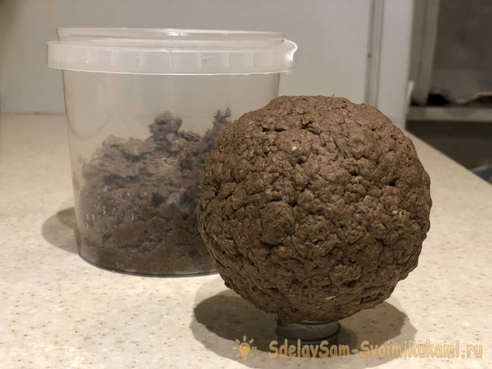 Ёлочный шар из упаковки от яиц