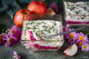 Селедка под шубой с яблоками